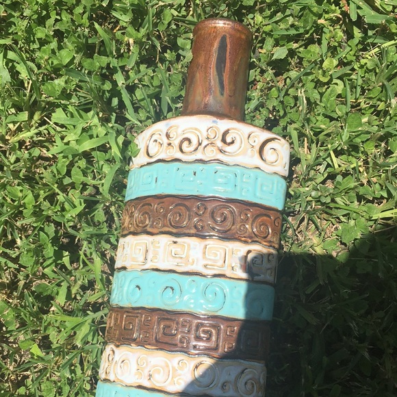 Beautiful Ceramic Vase - Picture 4 of 11